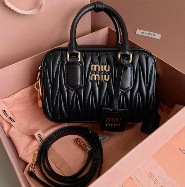 Imagen de BOLSO NEGRO - MIU MIU